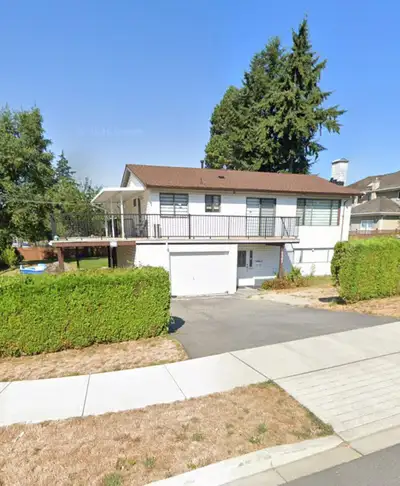 Spacious 3-Bedroom, 2-Bathroom Upper Suite in Coveted Panorama Ridge Available OCTOBER 15 Available...