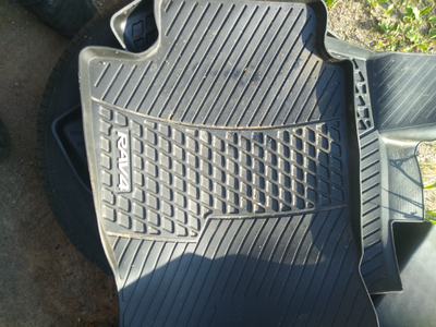 4 rav 4 floor matts