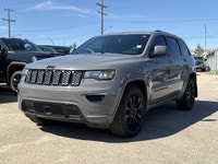 AMVIC Licensed Dealer * Heated Seats & Steering Wheel * Power Liftgate * Remote Start * Universal Ga... (image 3)