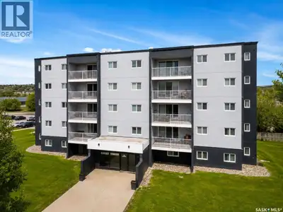 Welcome to this affordable and well-maintained 2-bedroom condo located in Regina’s desirable Cityvie...