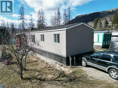 Looking to simplify your lifestyle without sacrificing comfort? Welcome to this well-maintained thre...