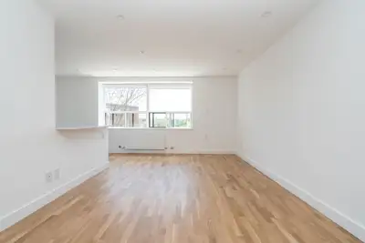 Renovated one bedroom, Eglinton and DVP - ID 198, View more