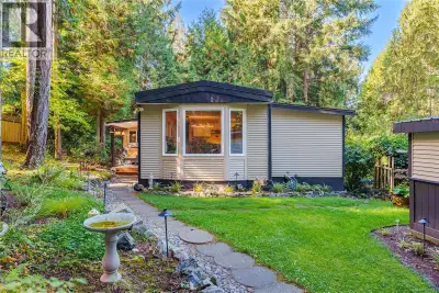 A Rare Retreat in Maple Glen Mobile Home Park Welcome to this beautifully maintained 1,300 sq. ft. m...
