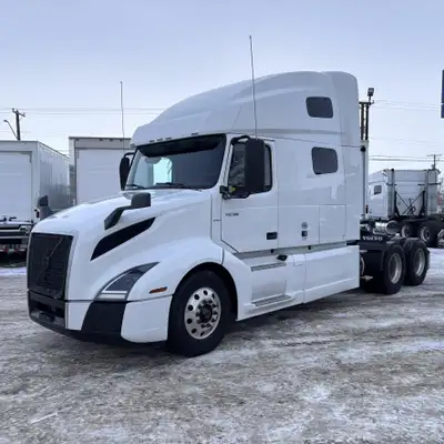 PREMIUM USED LONG-HAUL TRUCK WITH MANY OPTIONS + ADD ONS. PERFECT FOR TEAM DRIVERS. LOW KM PREMIUM F...