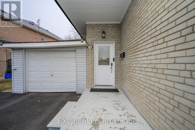 128 PRINCE CHARLES DR Halton Hills, Ontario in Houses for Sale in Oakville / Halton Region - Image 3