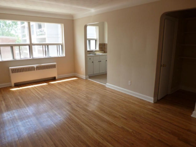 1 BDRM, JR & 2BDRM- CLOSE TO DOWNTOWN HAMILTON! 5