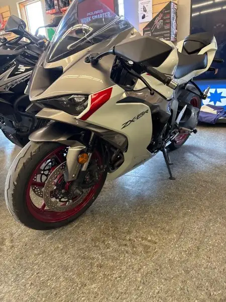 2025 Kawasaki NINJA ZX-6R in Sport Bikes in Sault Ste. Marie - Image 2