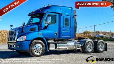 Heavy truck - # STOCK: C-35899 2012 FREIGHTLINER CASCADIA CA113SLP CAMION CONVENTIONNEL AVEC COUCHET...