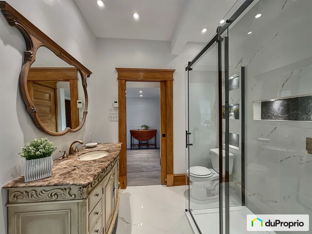 $690,000 - 2 Storey for sale in Ayer's Cliff — photo 2