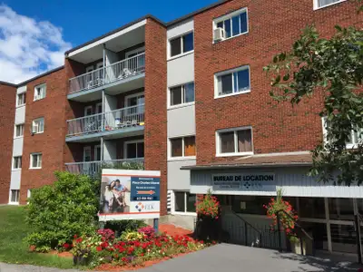 Bienvenue à la 40-45-50-55 Place Charles-Albanel LOYER À partir de 1 069,00$ par mois. Inclus le Cha...