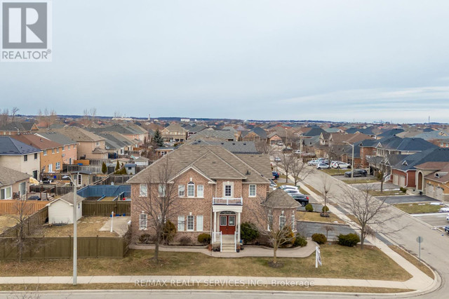 23 BRENTCLIFF DR Brampton, Ontario in Houses for Sale in Mississauga / Peel Region - Image 3