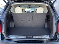 Odometer is 2786 kilometers below market average! Abyss Black Pearl 4D Sport Utility V6 8-Speed Auto... (image 3)