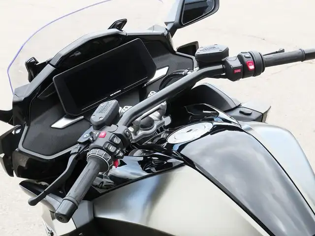 2024 BMW K 1600 B Exclusive in Sport Touring in Cambridge - Image 14