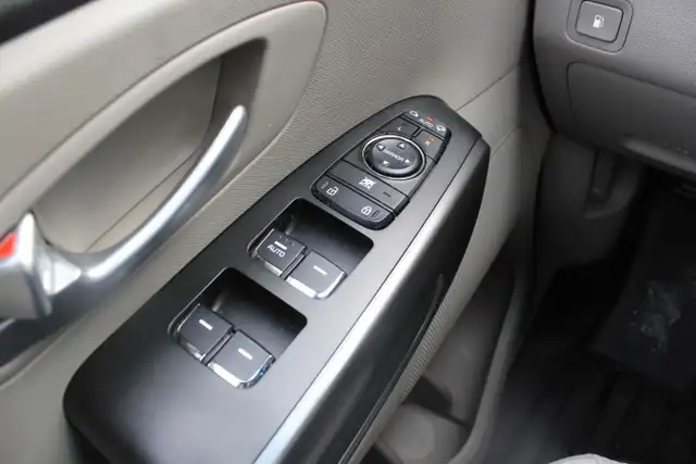 2019 KIA Sedona LX+ FWD for sale in Cars & Trucks in Comox / Courtenay / Cumberland - Image 19