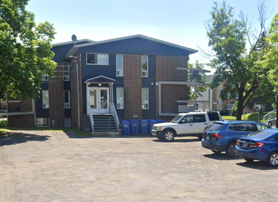 418-655-8281 À voir au 390 49ème rue ouest, beaux 3 1 /2 situé dans un immeuble tranquille à Charles...