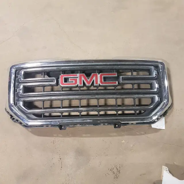 2015 2019 CHEVROLET SILVERADO 2500 3500 SIERRA GRILLE HEADLIGHT in Auto Body Parts in Mississauga / Peel Region - Image 3