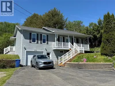 First time on the market, this charming property offers 3 bedrooms, including one on the main floor...