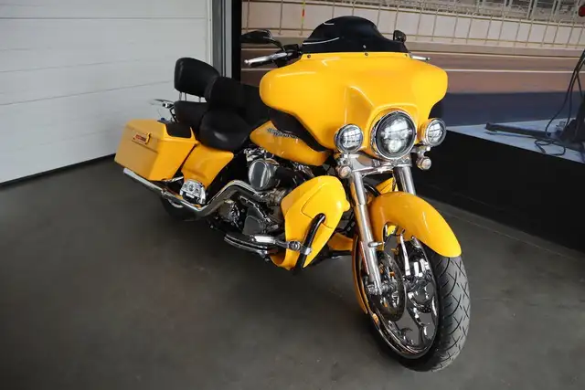 2013 Harley-Davidson FLHX - Street Glide in Sport Touring in Strathcona County - Image 8