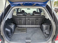 Experience the reliable and versatile 2007 Kia Sportage in a stunning blue finish with front-wheel d... (image 6)