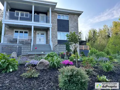 Propriété dexception avec vue sur le lac Témiscamingue Magnifique propriété soigneusement entretenue...