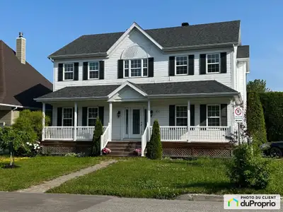 Maison familiale avec garage : disposant de 4 chambres + 2 bureaux, un grand salon et une belle sall...