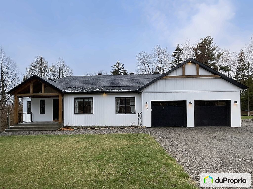 $890,000 - Bungalow for sale in St-Hippolyte — photo 2
