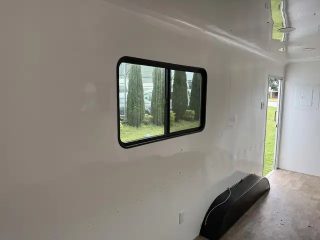 2025 shuttle Office 20-Foot Mobile Office Trailer in Cargo & Utility Trailers in Richmond - Image 16