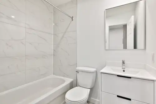 3 1/2 situé au 5430, boulevard Milan, à Brossard entièrement rénové. DISPONIBLE MAINTENANT (1) situé...