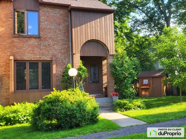 $629,000 - Townhouse for sale in Longueuil (Vieux-Longueuil) — photo 1