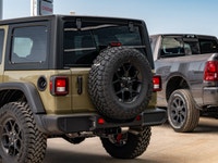 Welcome to 400 Chrysler Dodge Jeep Ram. Powerful 3.6L V-6 engine - Rugged 4x4 capability - Comfortab... (image 6)
