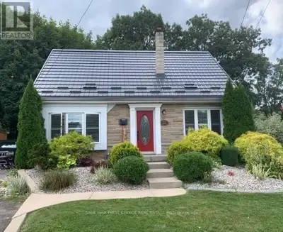 RECENTLY RENOVATED CHARMING SUN-FILLED BUNGALOW! THIS BEAUTIFUL HOME CONTAINS AN OPEN CONCEPT MAIN F...