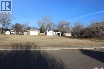 Available in an established residential neighborhood in Shaunavon and ready for your dream home. Pur...