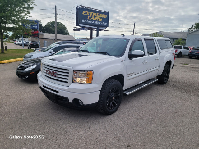 2011 GMC SIERRA SLT    V8 5.3L  4X4 in Cars & Trucks in London