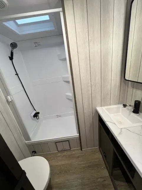 2025 Alpha Wolf 33RL-L Limited Couples Camper RV in Travel Trailers & Campers in Winnipeg - Image 17