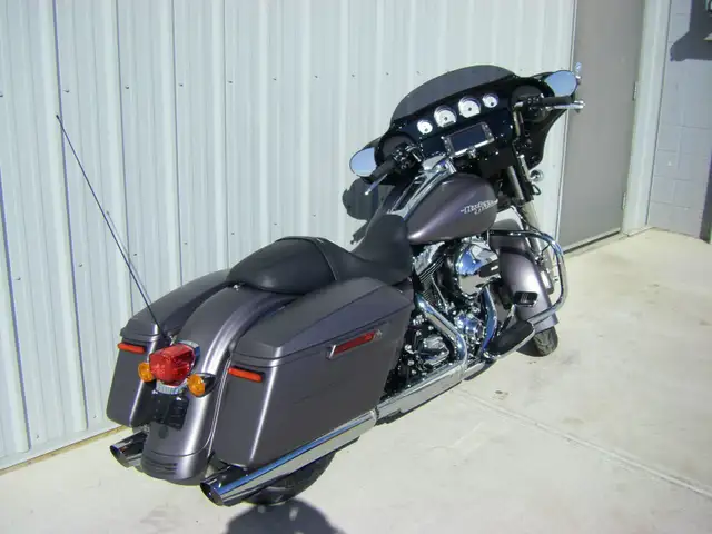 2016 Harley Davidson Street Glide Biweekly $133 OAC in Other in Edmonton - Image 4
