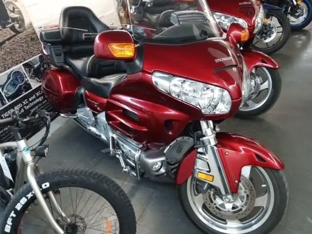 2010 Honda Gold Wing Audio / Comfort / Navi / XM / ABS in Sport Touring in Hamilton - Image 3