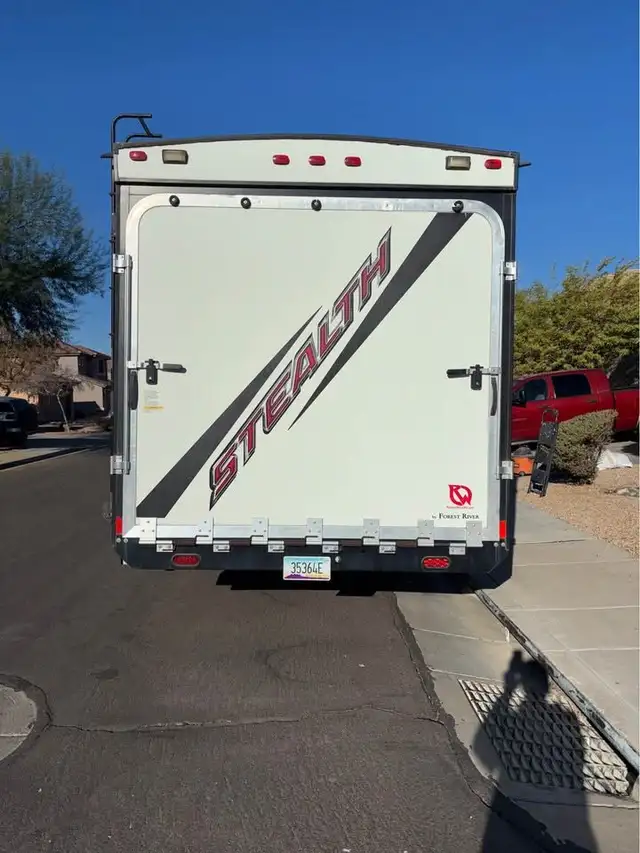 2018 FOREST RIVER STEALTH FS2413 29FT-WHITE! in Cargo & Utility Trailers in Saskatoon - Image 3