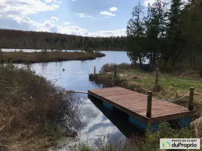 En attente de la levée des conditions, offre d'achat acceptée. Accès au Lac Whitton Un ensemble de d...