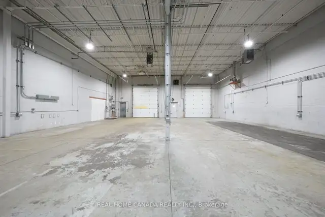 6200 Sq Ft Industrial Warehouse Space for Rent in Burlington in Commercial & Office Space for Rent in Oakville / Halton Region - Image 9
