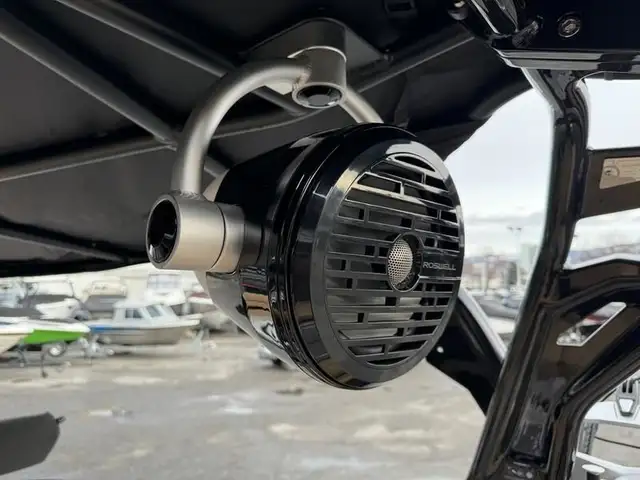 2024 Moomba Makai in Powerboats & Motorboats in Edmonton - Image 9