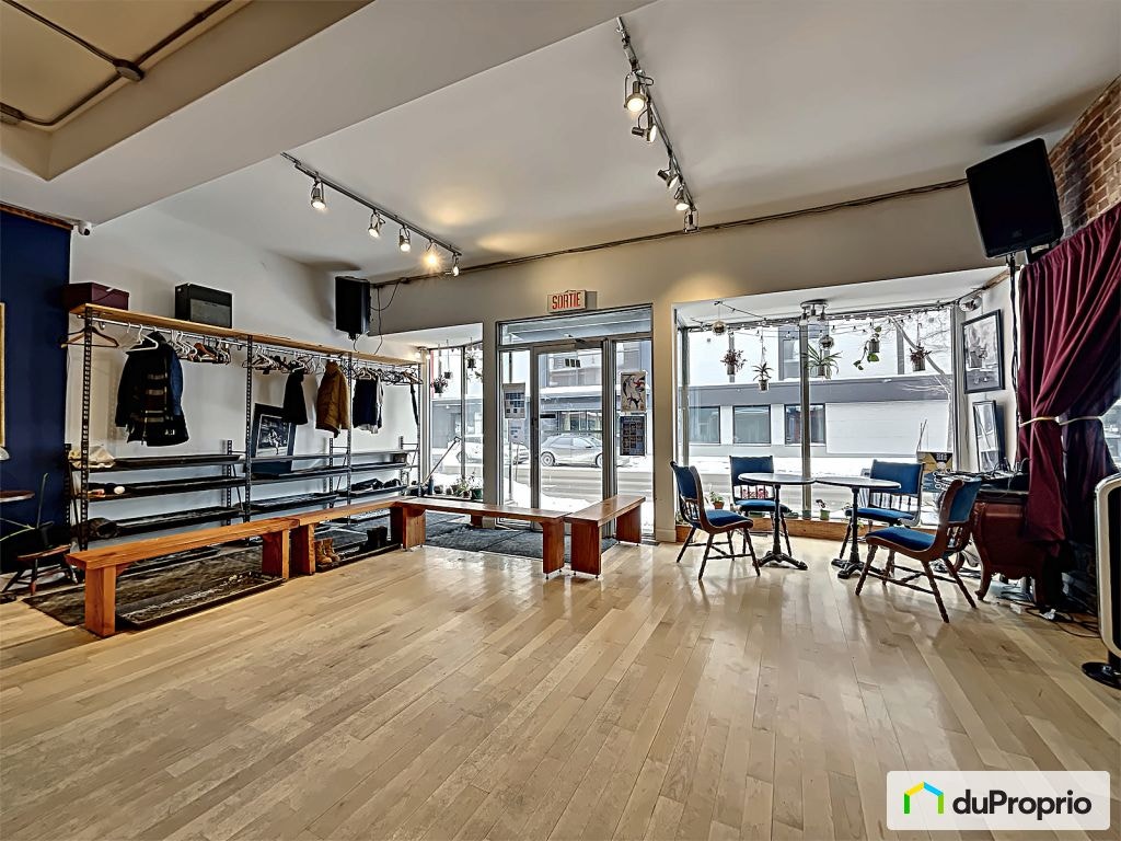 $729,000 - Taxes not included / lot included - Triplex for sale — photo 2