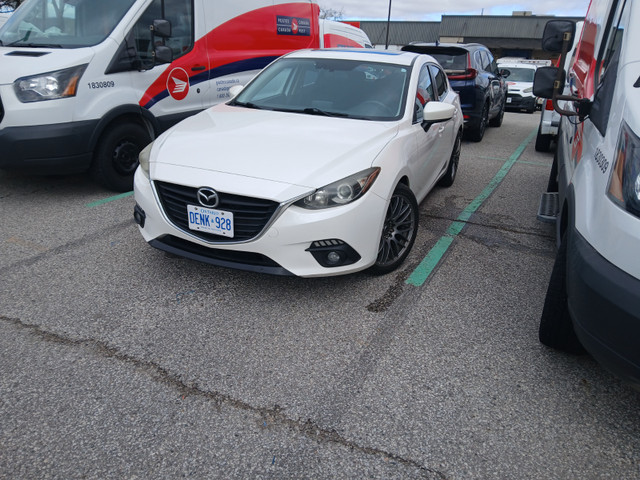 2014 MAZDA 3 SKYACTIVE  6 SPEED  MANUAL in Cars & Trucks in City of Toronto - Image 3