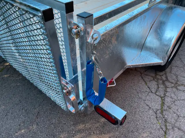 5 X 10 UTILITY TRAILER in Cargo & Utility Trailers in Hamilton - Image 4