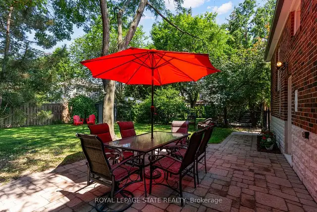 Tucked away on a quiet cour! in Houses for Sale in Hamilton - Image 11