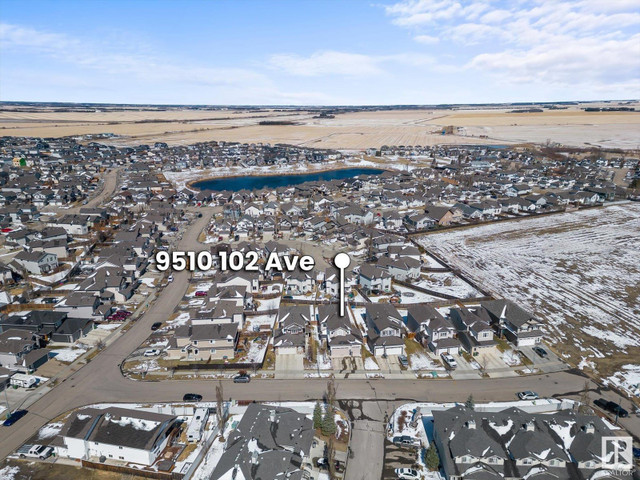 9510 102 AV Morinville, Alberta in Houses for Sale in Edmonton - Image 2