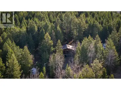 Looking to call a place your own or for an investment opportunity? Here is your rare opportunity to...