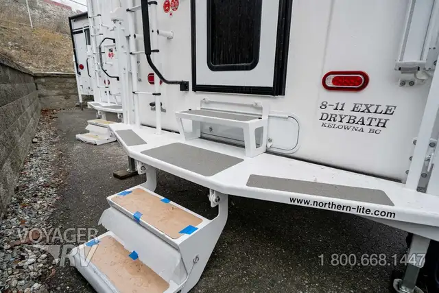 2027 Northern Lite 8.11 EX Dry Bath Limited Edition in Travel Trailers & Campers in Kelowna - Image 38
