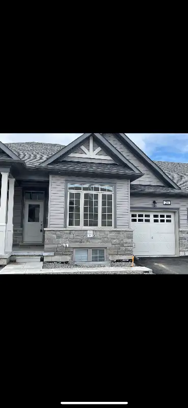 2 bdrm, 2 bath room Bungalow townhouse for rent in the exclusive Port 32 community in Bobcaygeon. Fi...