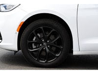 Select|AWD|Navi|S Appearance|Pano Sunroof 2026 Chrysler Pacifica Select Select|AWD|Navi|S Appearance... (image 5)