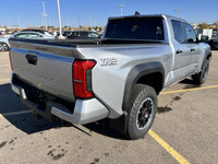 Turbocharged,Tow Hitch,Four Wheel Drive,Power Steering,4-Wheel Disc Brakes,Brake Assist,ABS,HD Radio... (image 7)